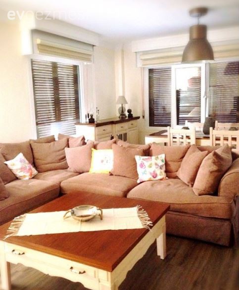 Esra hanımın nostaljik esintilerle kimlik kazanan iç açıcı evi..