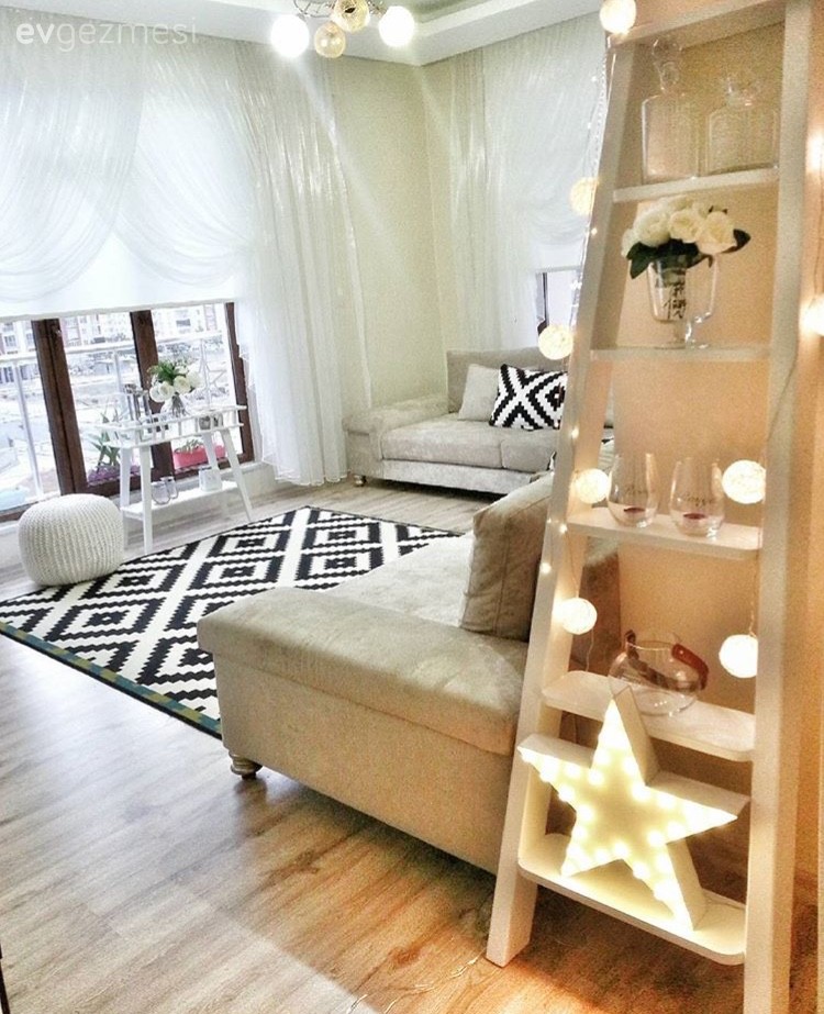 Şenay hanımın aksesuarlarla kişiselleşen, keyifli evi..