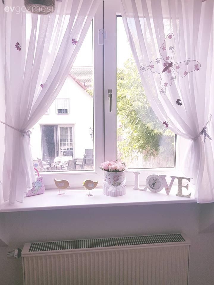 Anne ve babasının el emeği ile evin içinde bir minik ev. Aliya'nın odası..