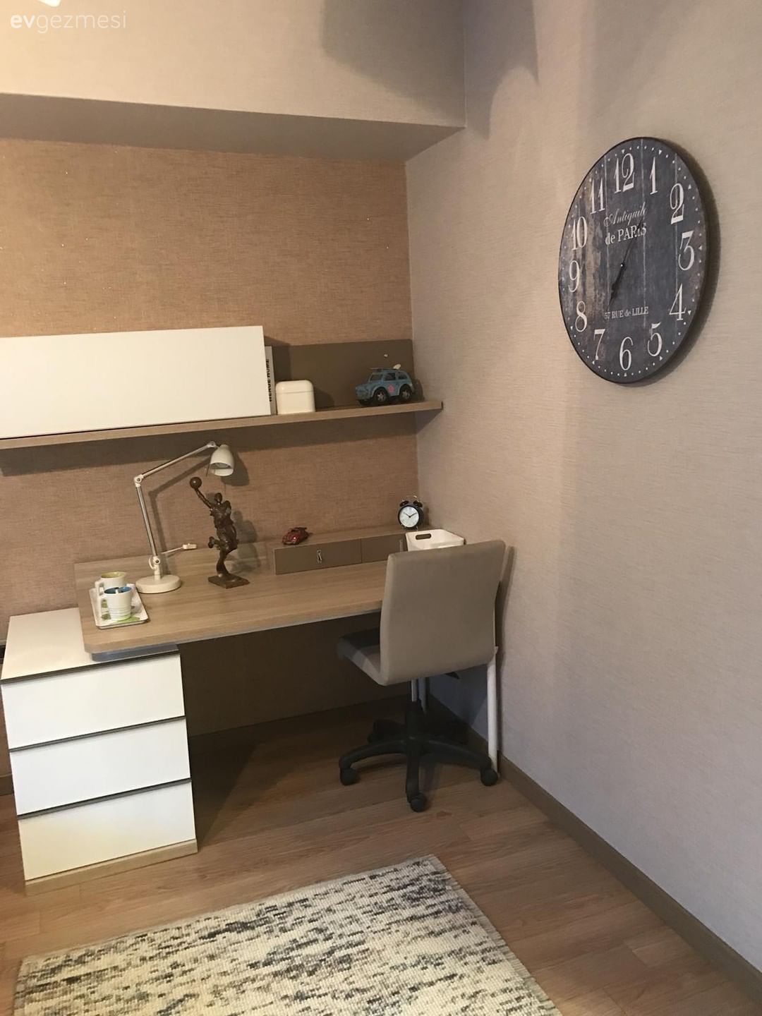 Stil Sahibi Mobilyaların Uyumlu Aksesuarlarla Tamamlandığı Bir Şahane Örnek Daire