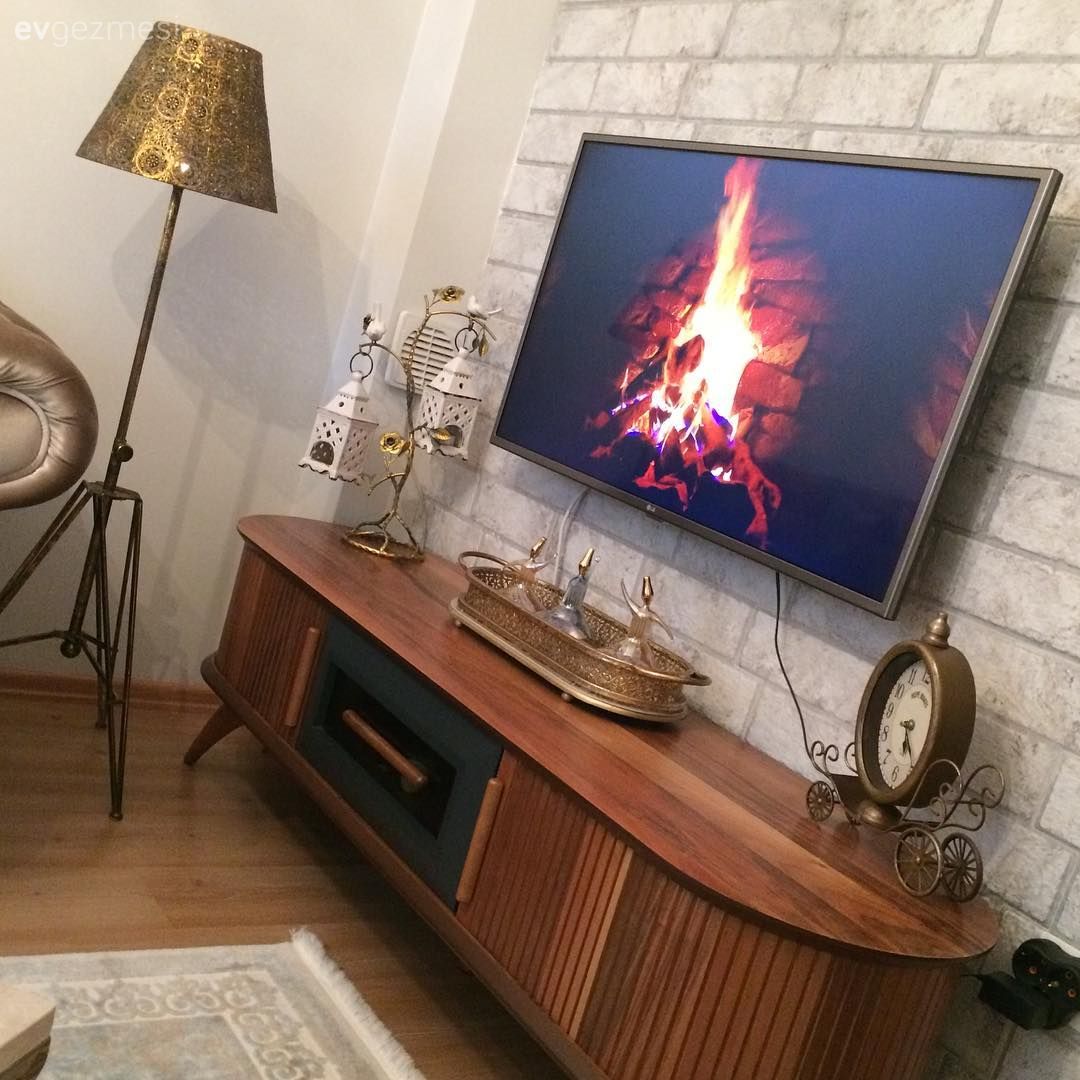 Oturma Odası, Dekoratif Objeler, Lambader, Taş duvar, Duvar kağıdı, Sehpa üstü aksesuarı