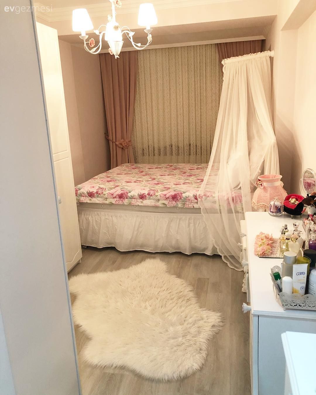 Fuşyadan pastel tonlara, pembenin nüansları. Sedef hanımın tatlı evi..