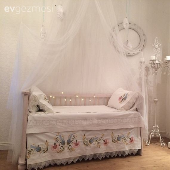 Şerife hanımın kır evi stilde, aydınlık ve zarif evi..