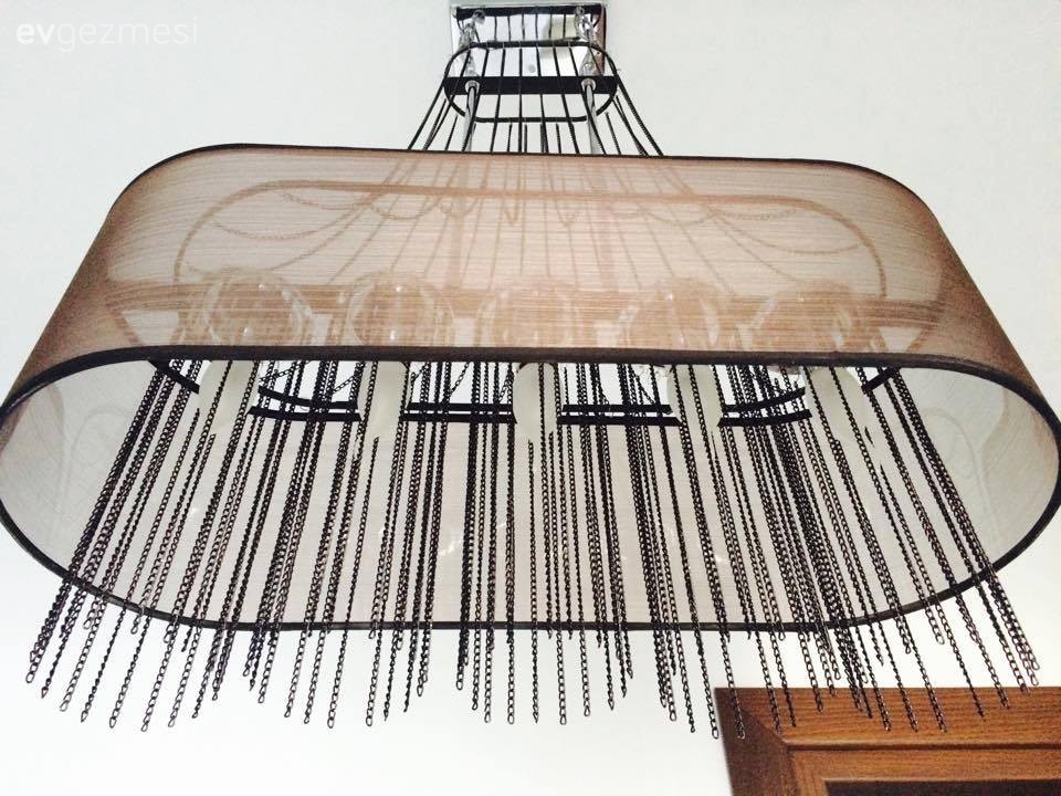 Her köşesinde ahşabın sıcaklığının olduğu modern ve konforlu bir ev.. 