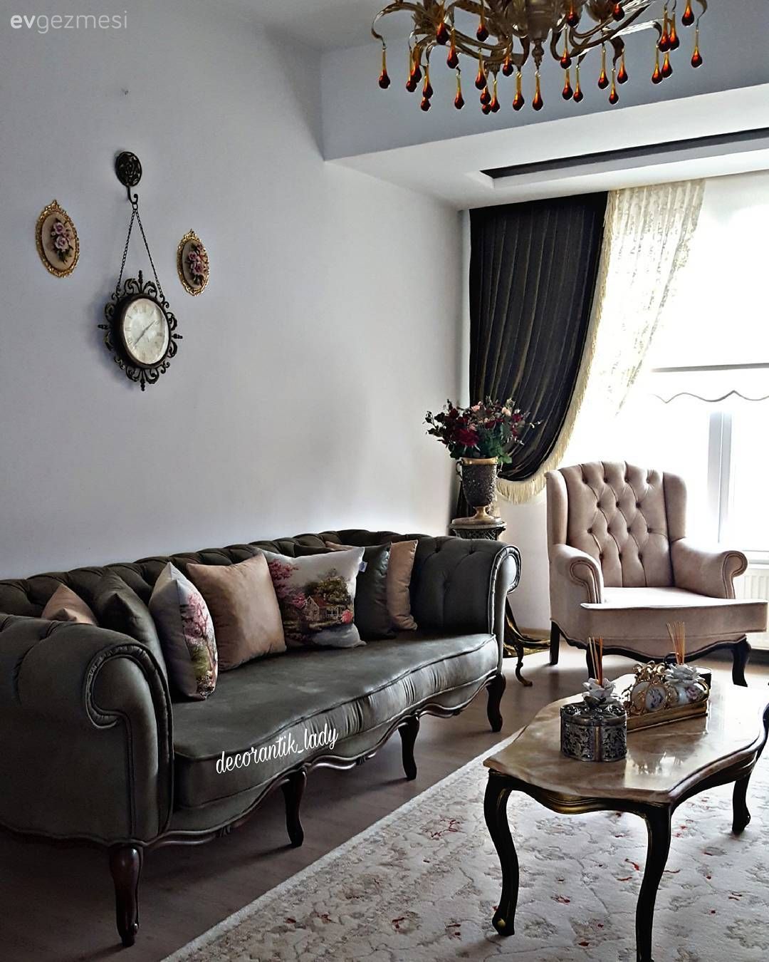 Salon, Berjer, Orta sehpa, Mermer sehpa, Halı, Yeşil, Duvar dekorasyonu