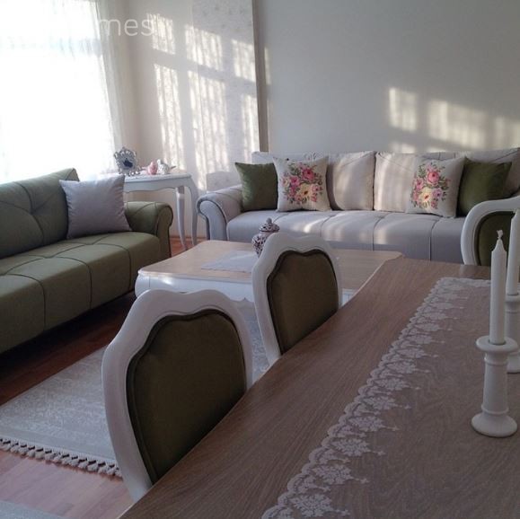 Dilek hanımın yeşil vurgusu ile dingin ve zarif evi..