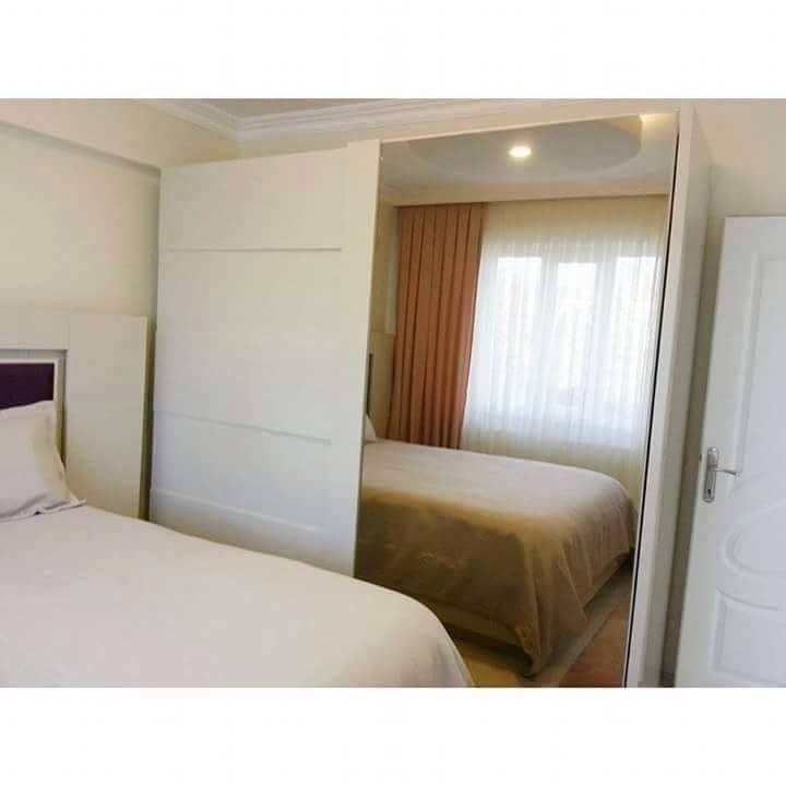 Özge hanımın rahatlığı ön planda tutan, iç açıcı ve naturel evi..