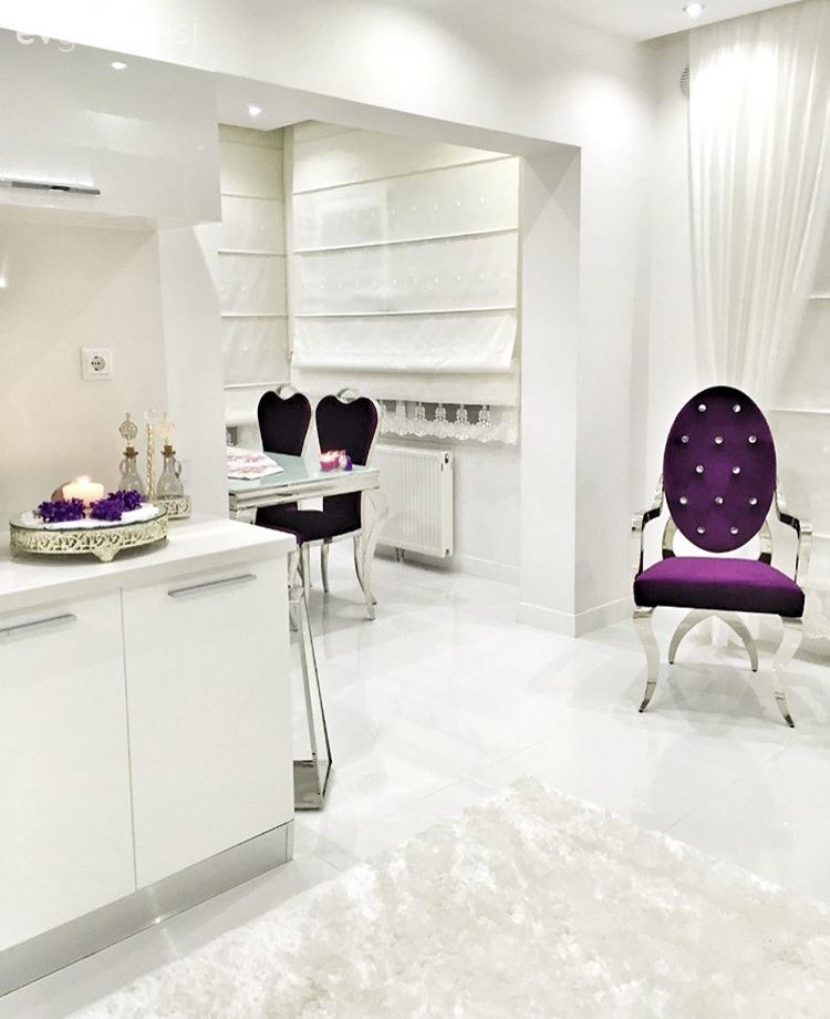 Beyazın büyüsünde, iddialı ve şık bir ev..