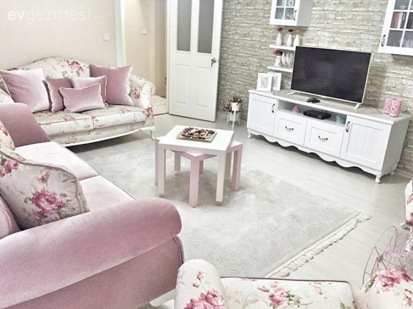 Gülsüm hanımın bol desenle, cıvıl cıvıl evi..