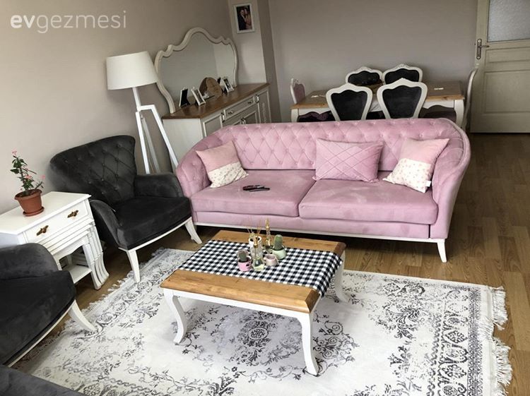 Salon, Pembe, Country, Berjer, Lambader, Halı, Orta sehpa, Gri