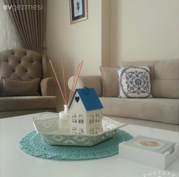 Yaprak hanımın dingin renkler ve konforlu bir stille, sıcacık dekoru..