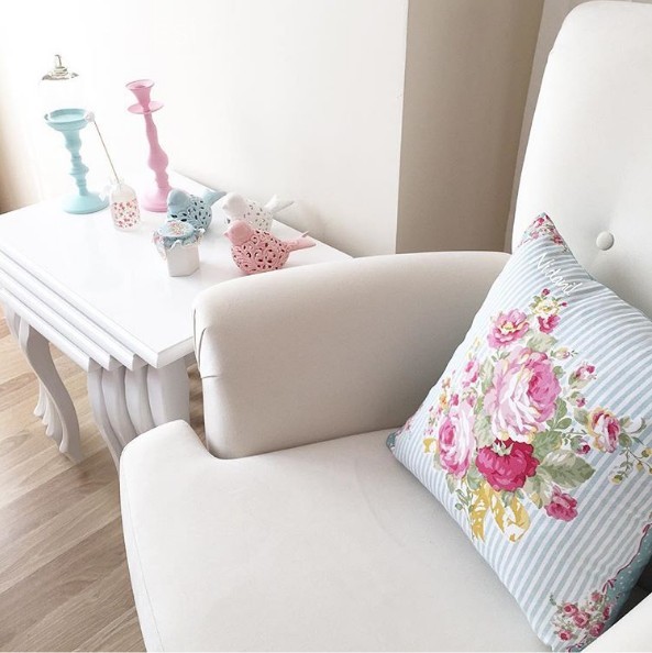 Nida hanımın sadeliği ön planda tuttuğu, zarif ve iç açıcı evi..