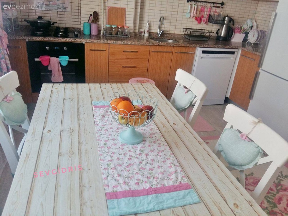 Mutfak, Mutfak masası, Pembe