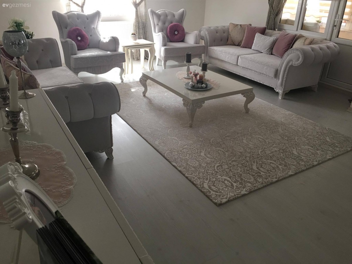 Beyaz, Çatı katı, Chesterfield, Halı, Orta sehpa, Pembe, Salon