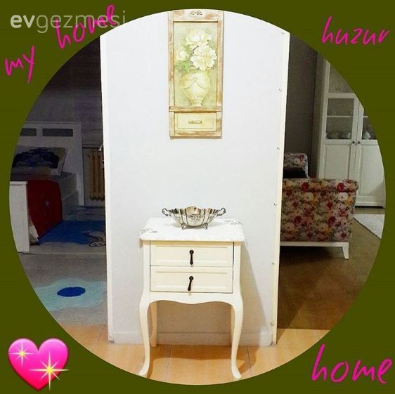 Tayinci bir çiftin el emeği kanaviçe ve objelerle zenginleşen evleri.