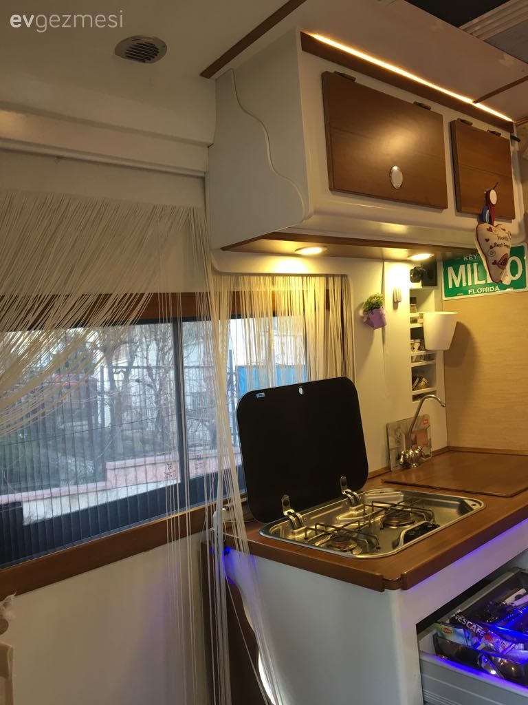 Bu karavan, tekerlekler üzerinde minik bir ev.