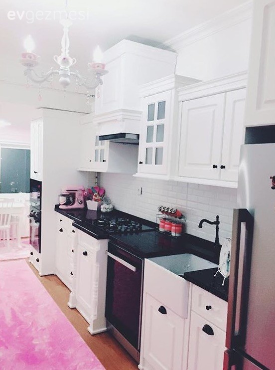 Country esintilerle zarif ve cıvıl cıvıl: Leyla hanımın evi..