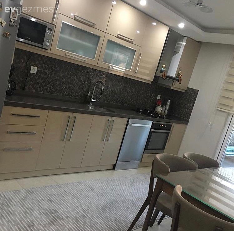 Sıcak renklerde, stil sahibi ve şık.. Seçil hanımın keyifli evi..