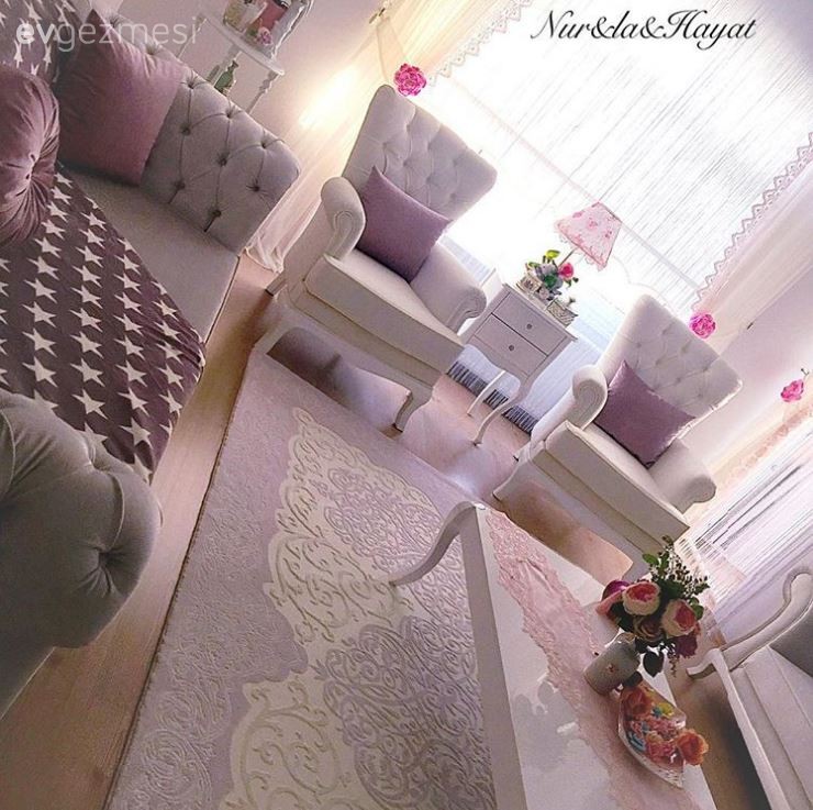 Nurhayat hanımın açık renklerle iç açıcı ve zarif evi..