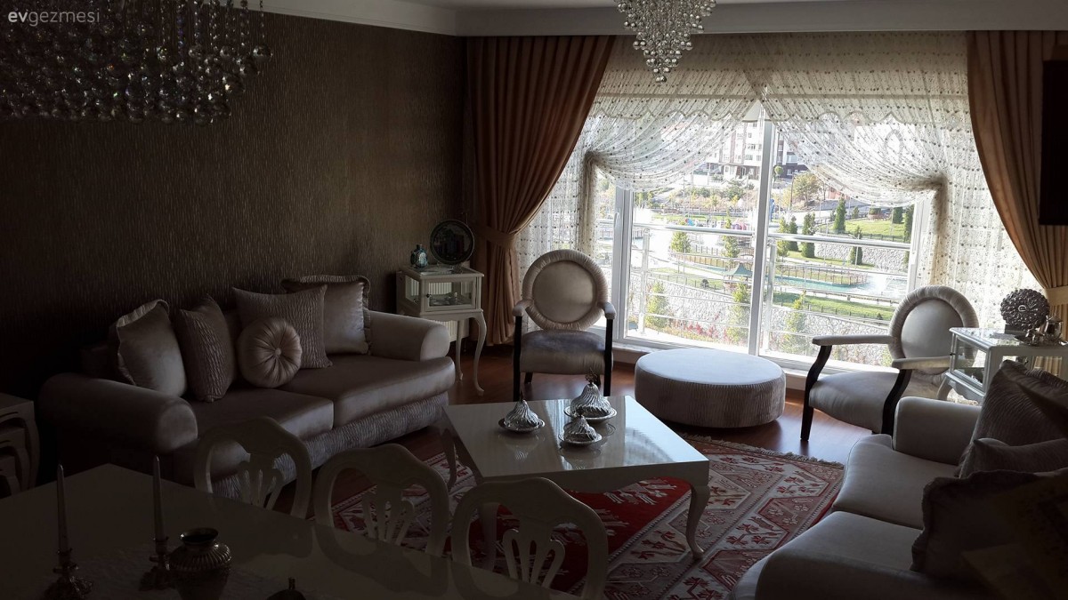 Duvar kağıdı, Fon perde, Halı, Salon, Sehpa, Perde