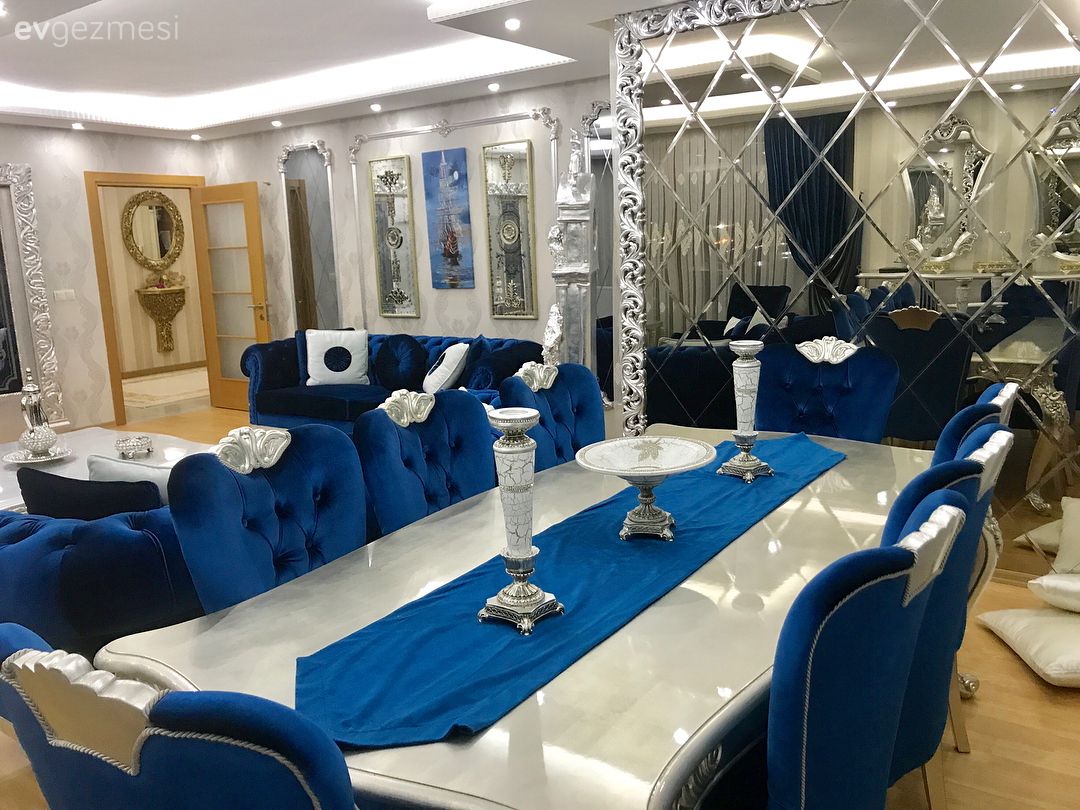 Oymalar, varaklar, aynalar. Tüm detaylarıyla klasik ve göz alıcı bir dekor..