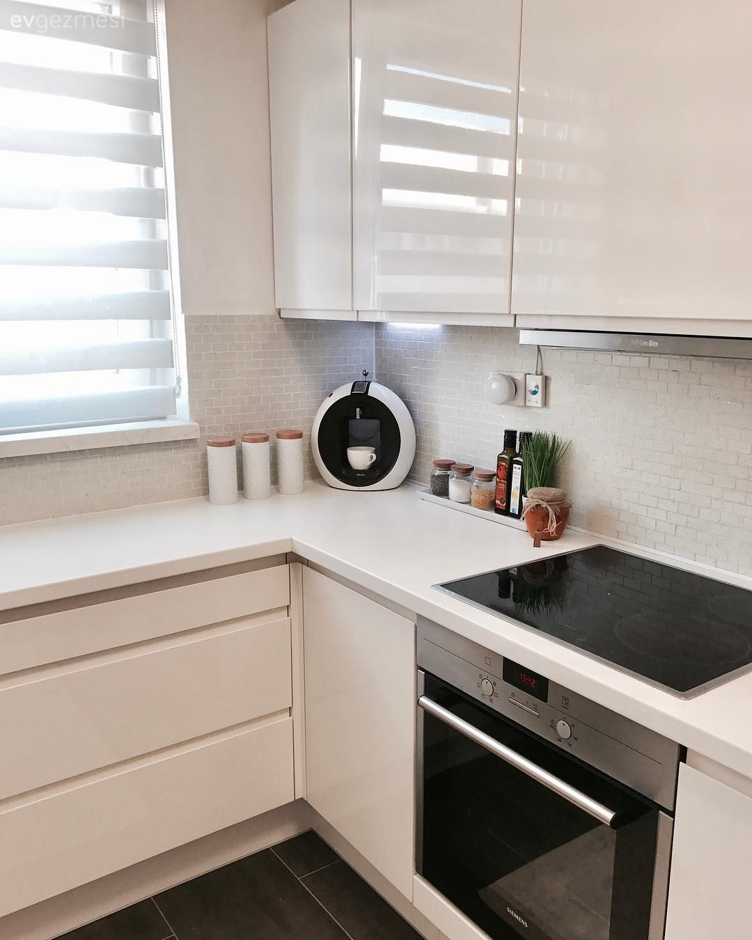 Mutfak, Beyaz mutfak, Çekmeceli mutfak dolapları, Kulpsuz mutfak dolabı, Ankastre, Elektrikli Ocak, Cam Ankastre, Modern mutfak