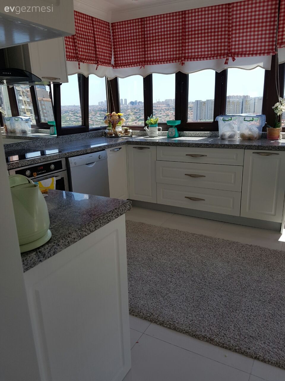 Çatı katında, her köşesi keyifli bir alan: Figen hanımın evi..