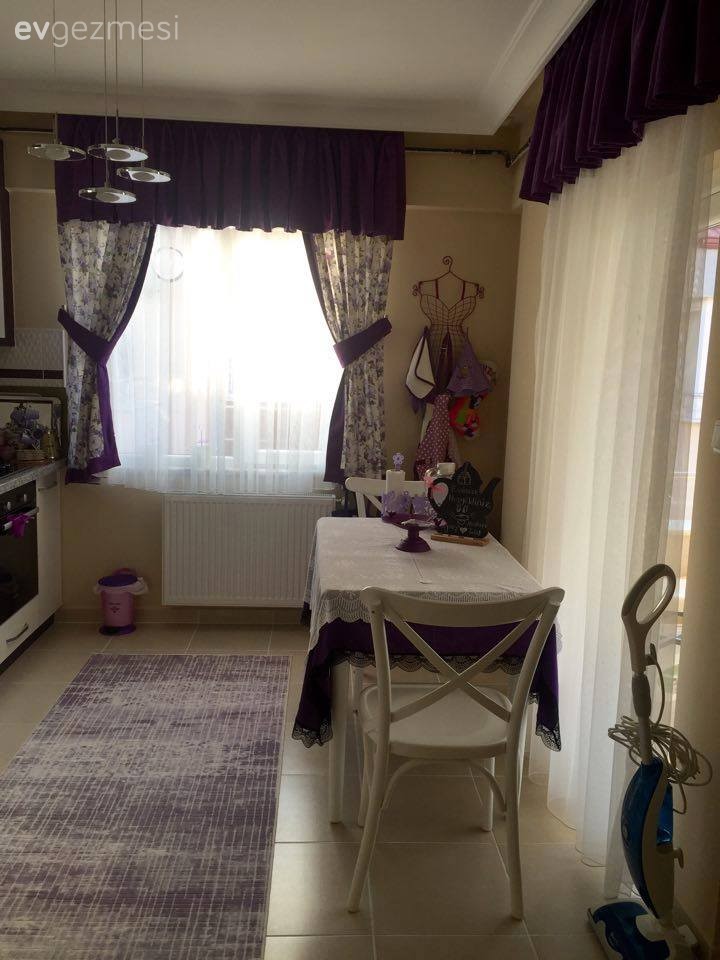 Zeynep hanımın alana uygun seçimlerle, sıcak ve samimi evi..