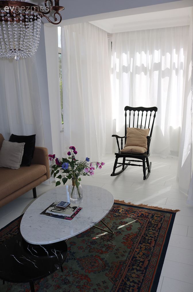 Halı, Krem, Orta sehpa, Salon, Sandalye, Beyaz parke