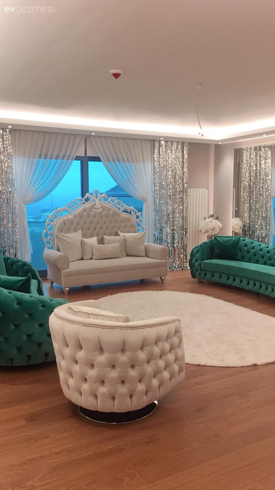 Bu Evde Sıradışı Seçimler, Cesur Renklerle Göz Alıcı Bir Ortam Var