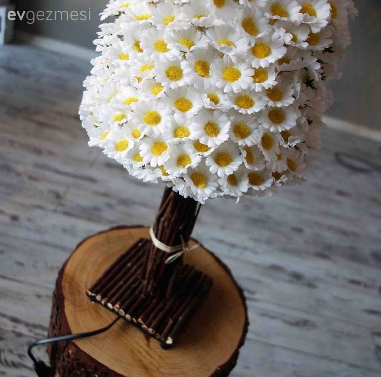 Burcu hanımın odağında çiçekler olan ev aksesuarı tasarımları..