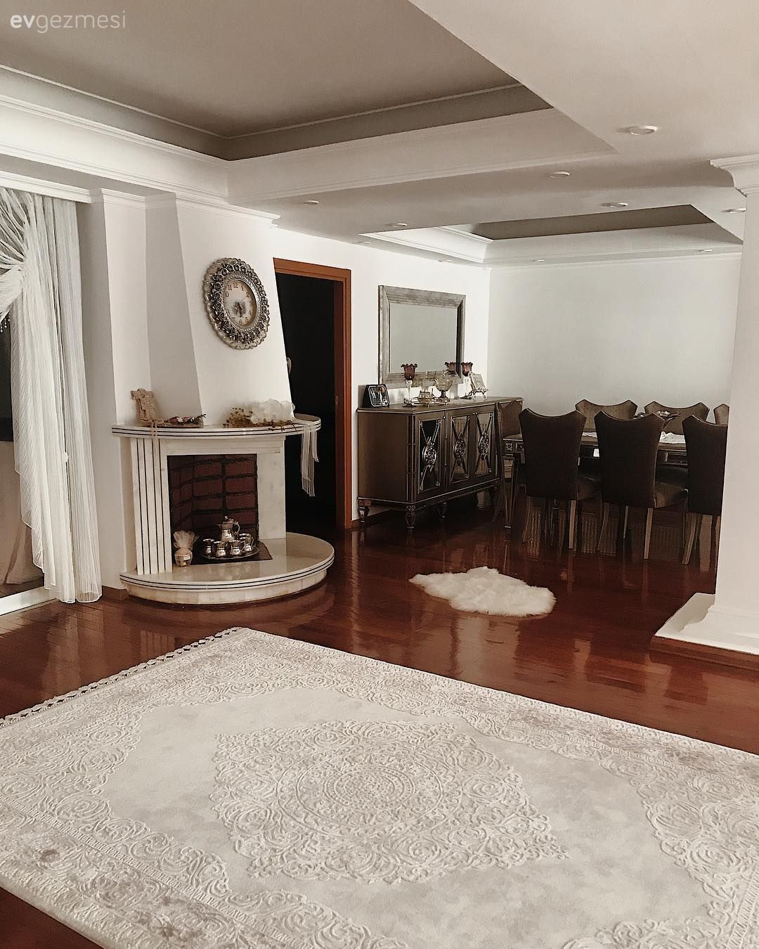 Salon, Şömine, Halı, Asma tavan, Beyaz halı, Büyük salon
