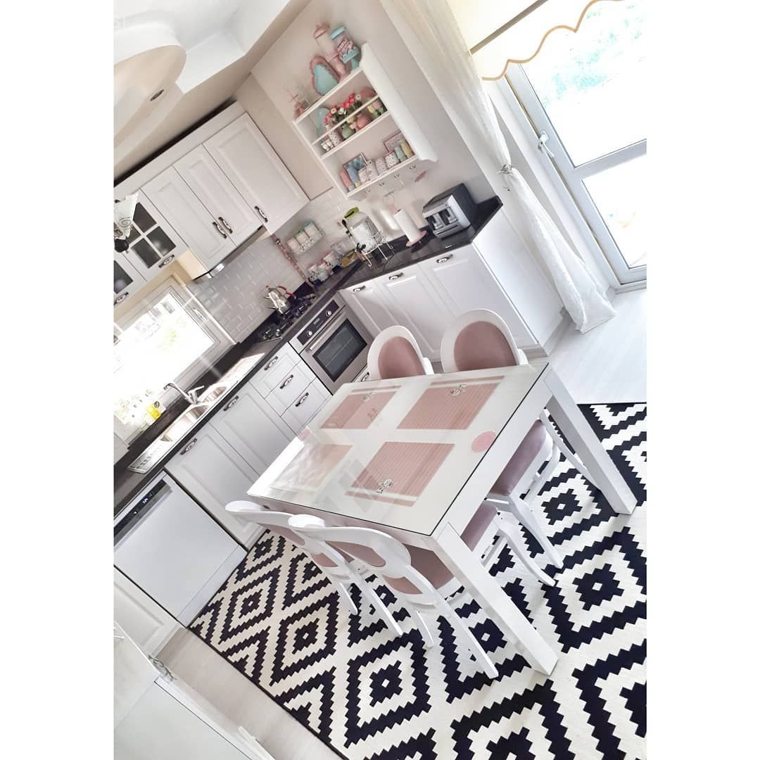 Mutfak, Mutfak masası, Halı, Mutfak halısı, Country mutfak, Mutfak tadilat, Siyah- Beyaz, Geometrik desen, Beyaz mutfak