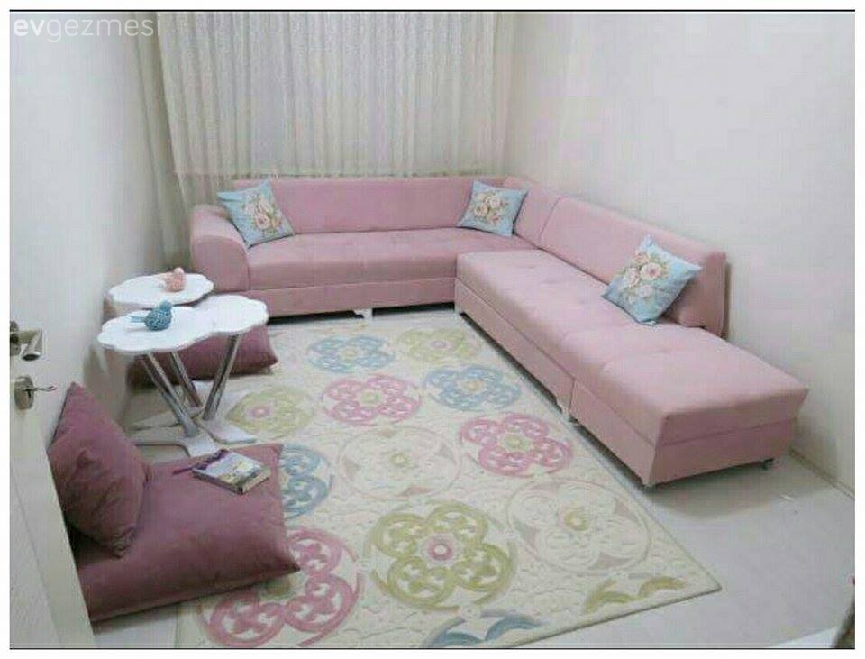 Yasemin hanımın aydınlık renkleri tercih ettiği cıvıl cıvıl evi..