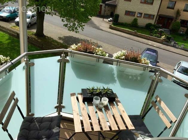 Gri, bej ve beyazla sade ve dinlendirici bir ev