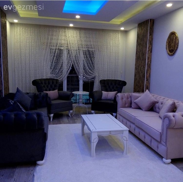 Açık mutfak ve oturma odası: Yağmur hanımın şık ve tatlı evi..