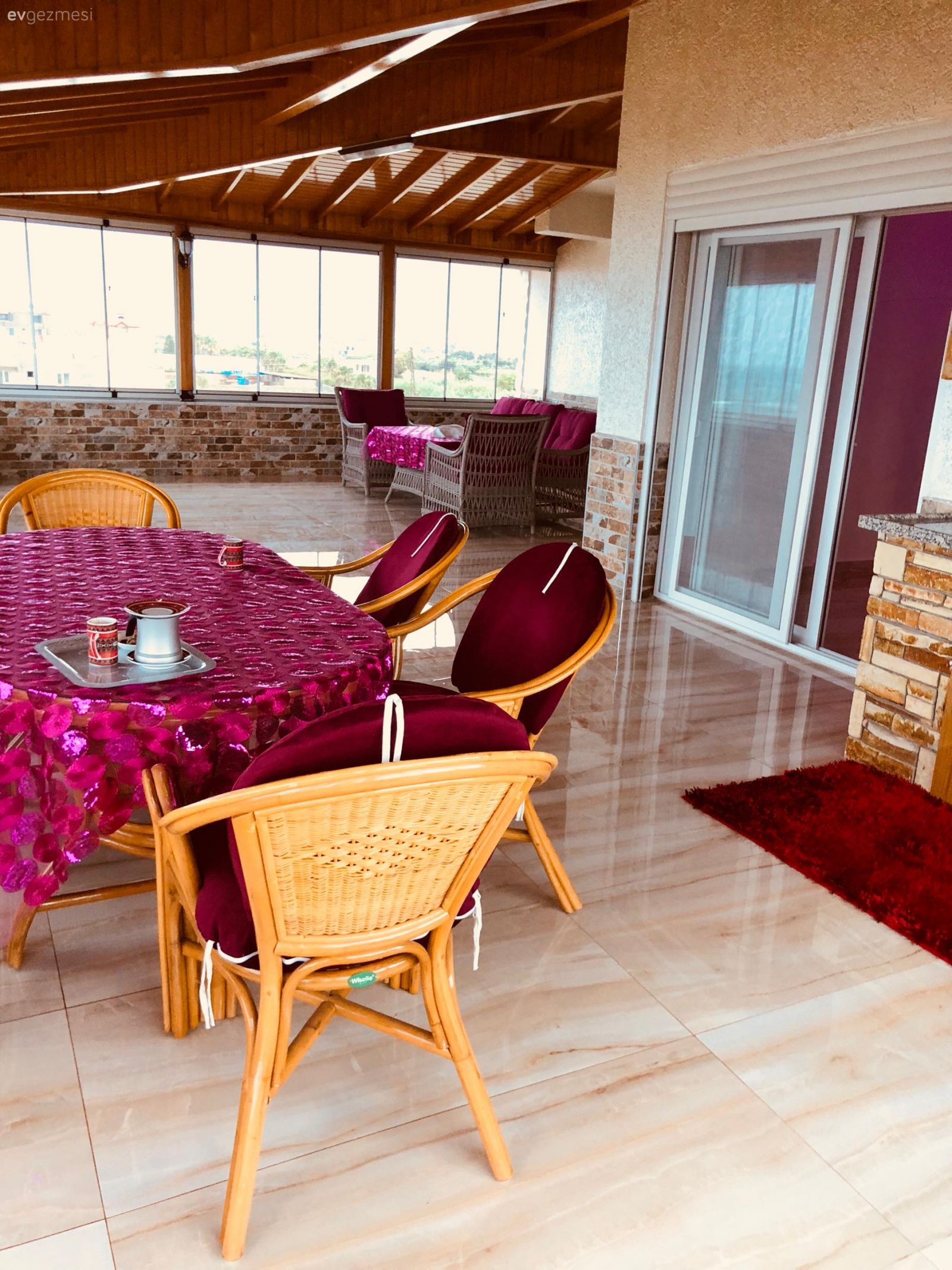 Manzaralı evler, Teras, Balkon oturma grubu