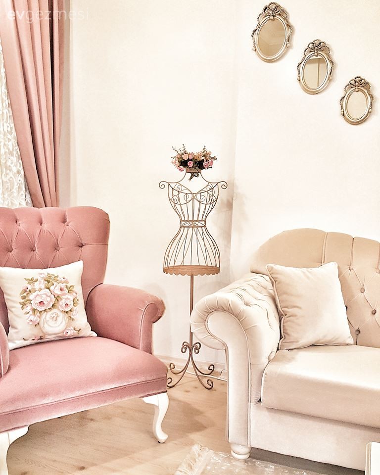 Aylin hanımın nostaljik esintili pastel salonundan yeni kareler..