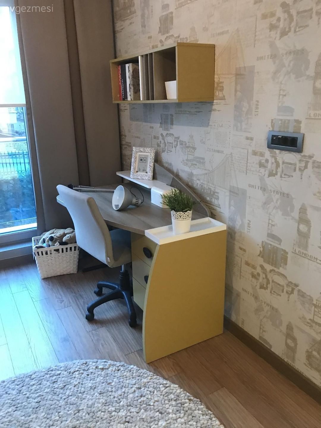 Stil Sahibi Mobilyaların Uyumlu Aksesuarlarla Tamamlandığı Bir Şahane Örnek Daire