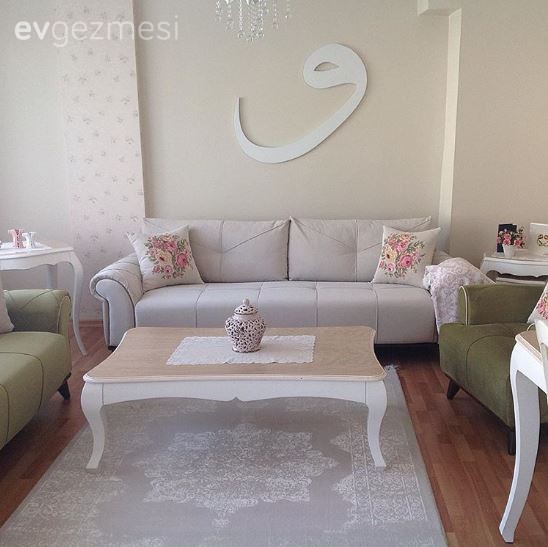 Dilek hanımın yeşil vurgusu ile dingin ve zarif evi..