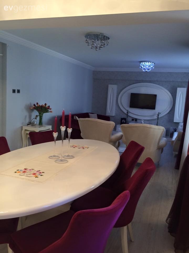 Beyza Hanım'ın bordo ağırlıklı zarif ve karakterli evi