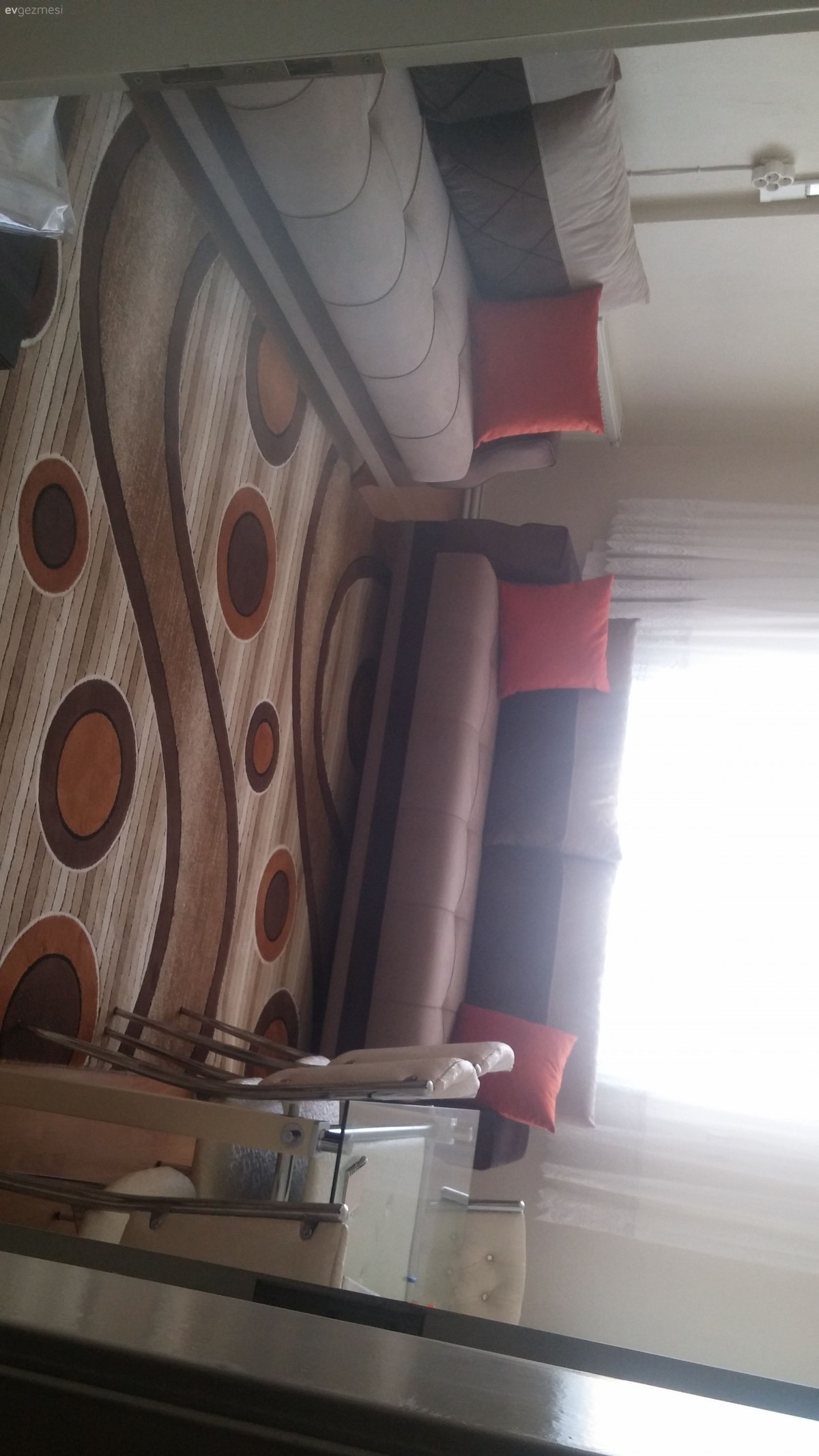 Oturma odasina perde ve hali secimim nasil olmali?