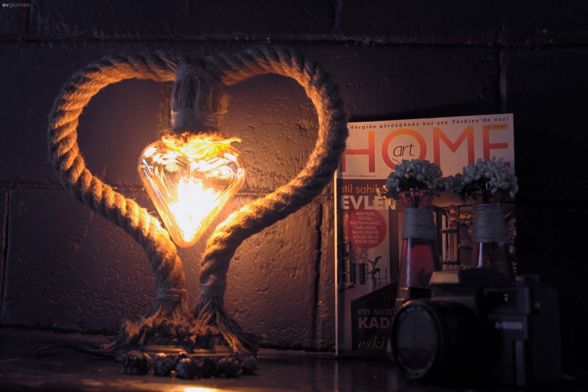 Dekoratif Halat Kalp Masa Aydınlatması