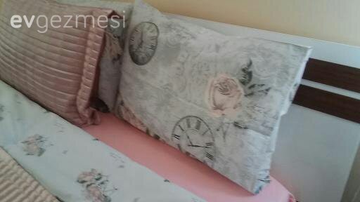 Yatak odası perde ve yatak örtüsü kombini