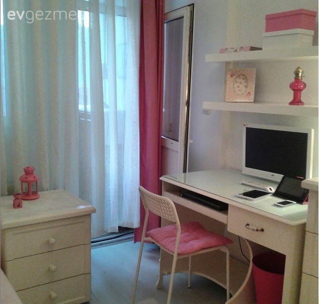 Kahverengi ve beyazlarla döşeli zarif bir ev