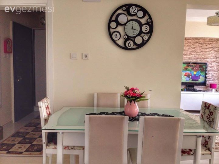 Cemre Hanım'ın oturma odası