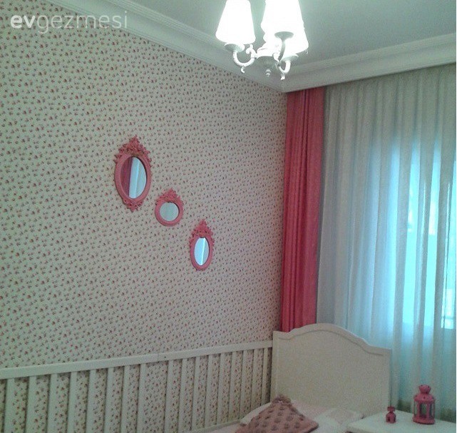 Kahverengi ve beyazlarla döşeli zarif bir ev