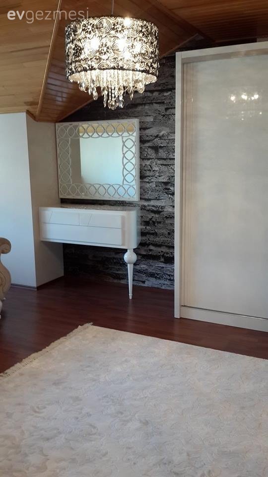 Merve Hanım'ın mor ağırlıklı zevkli evi