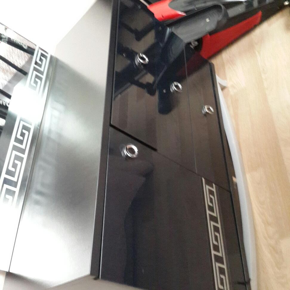 Siyah lake yatak oda takimi mat beyaz Eskitme tarzi boyamak istiyorum