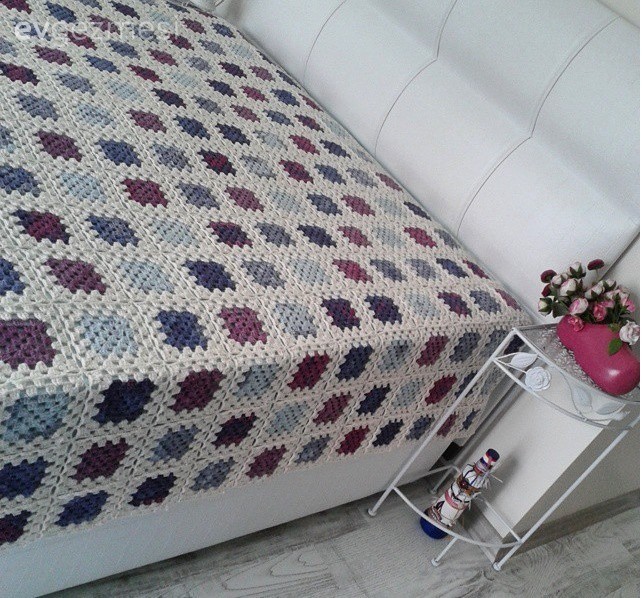 Vurgulu renklerle huzur dolu bir dekor..